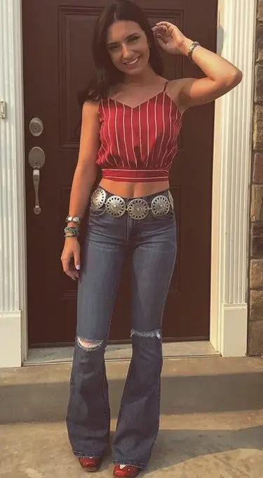 What to Wear to a Rodeo – 16 Outfits to Impress a Cowboy