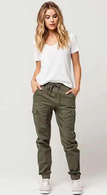 10 Cute Shirts to Wear With Cargo Pants