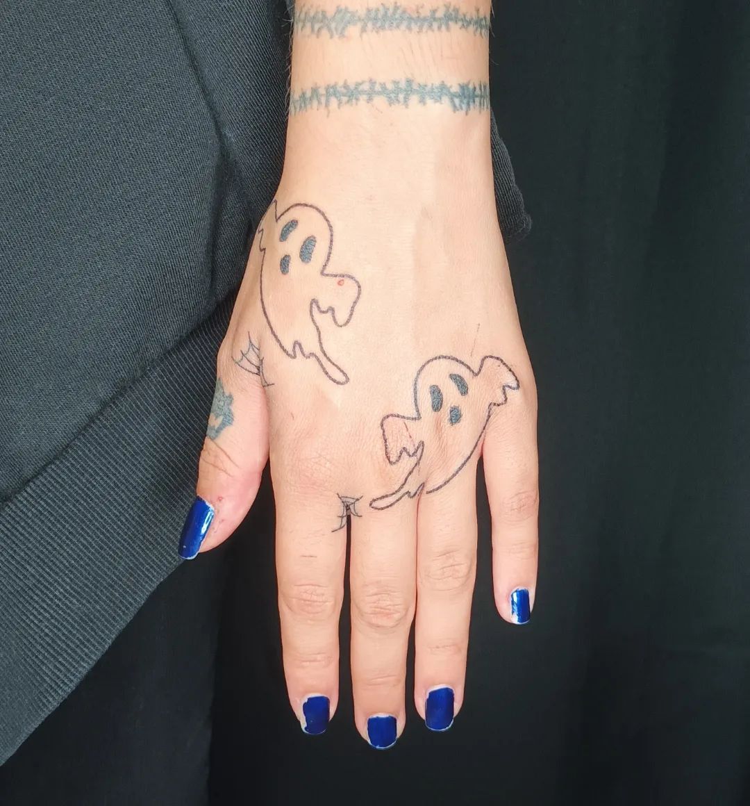 Small Hand Tattoos Women Are Obsessed With In