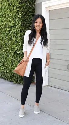 31 Cute Outfits to Wear With Black Leggings